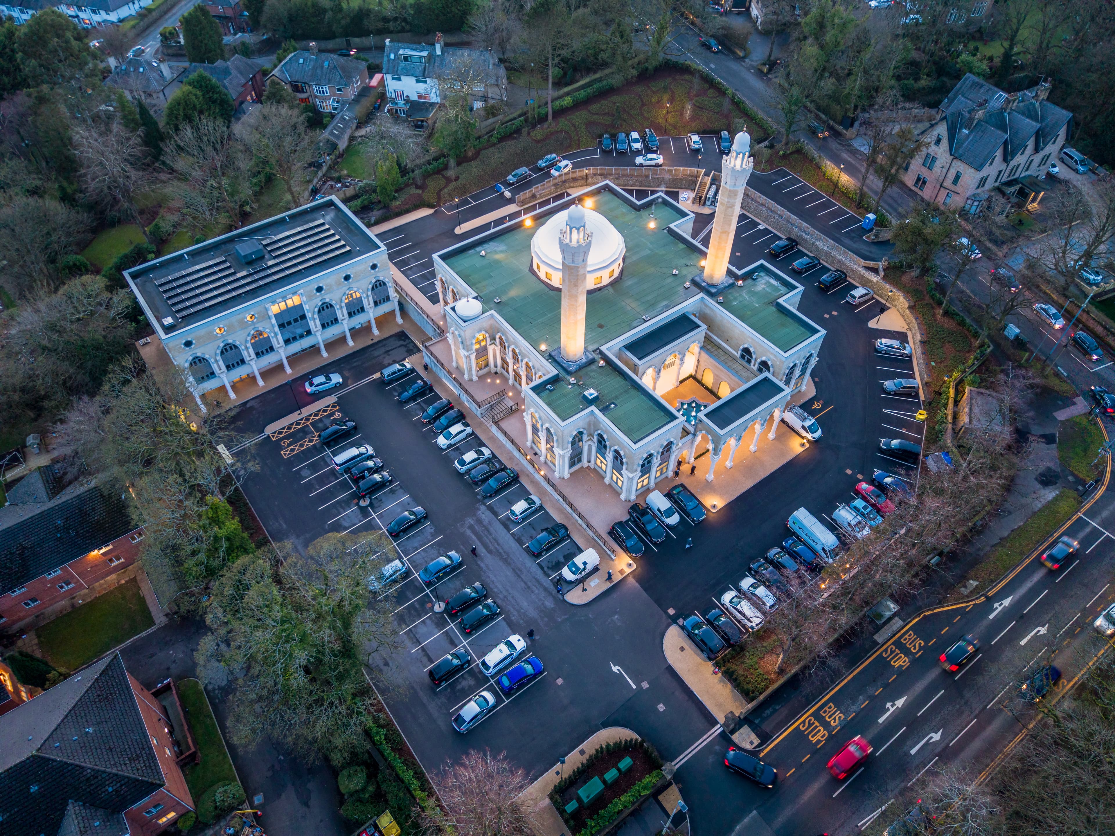 Daylight aerial photograph of the whole mosque site showing the car park, courtyard and the surrounding streets.
